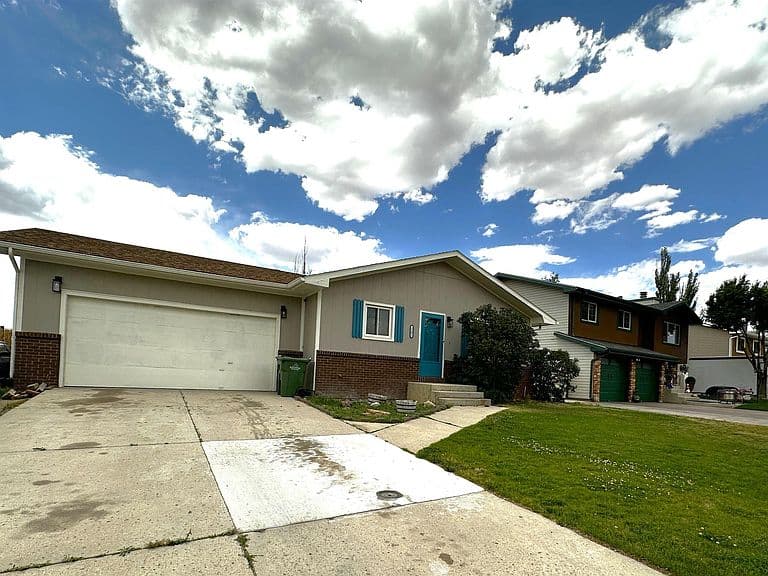 3201 Fir Dr photo 2