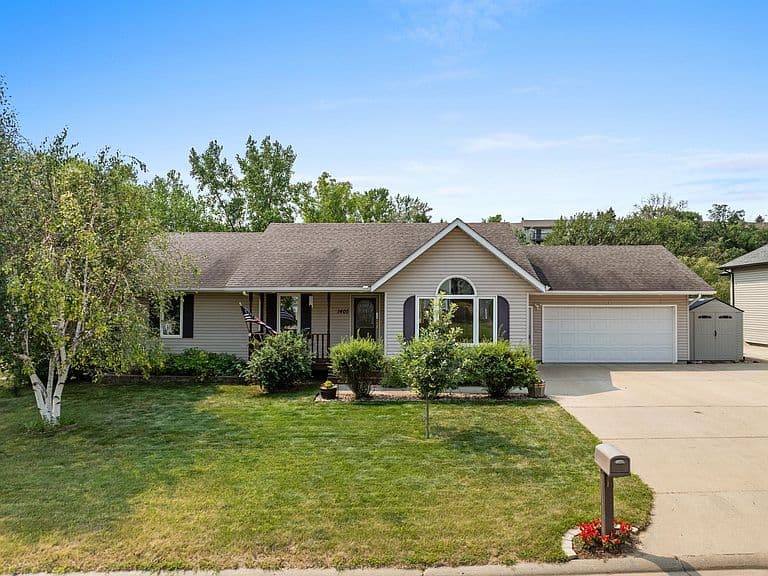 1405 Golden Valley Ln photo 3