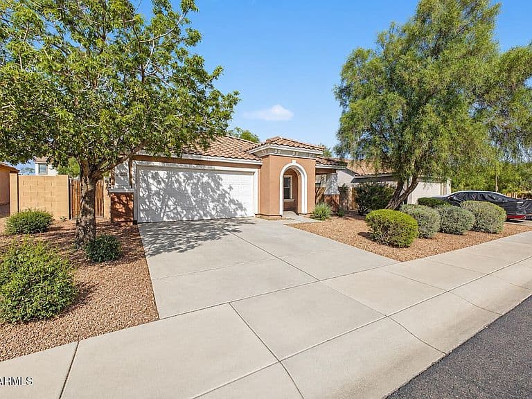 25748 W NANCY Lane photo 3