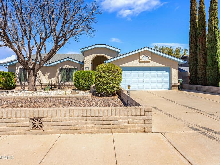 3225 THUNDERBIRD Drive photo 2