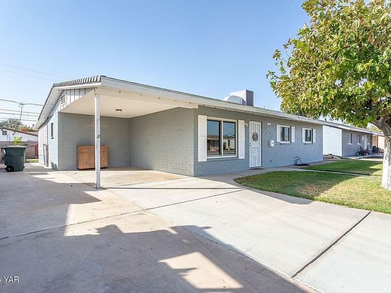 1101 E La Casita Dr photo 2