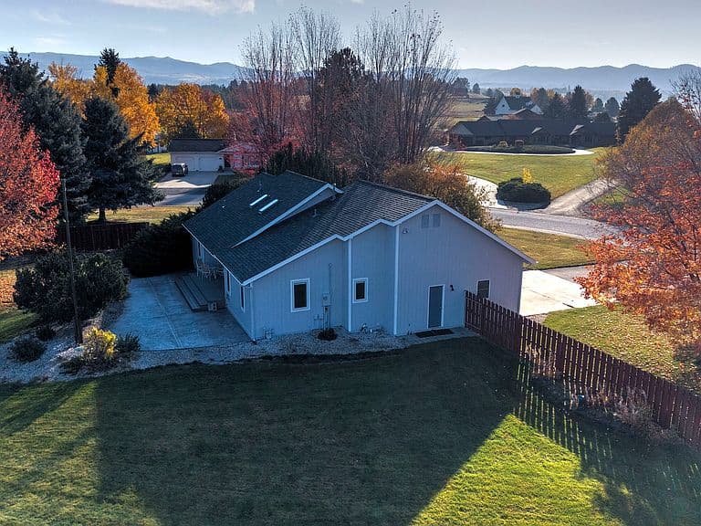 315 Noland Dr photo 2