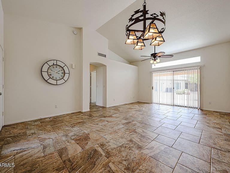 10389 W BURNETT Road photo 5