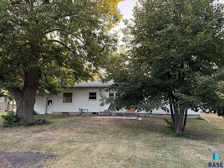 428 S Walnut St photo 3