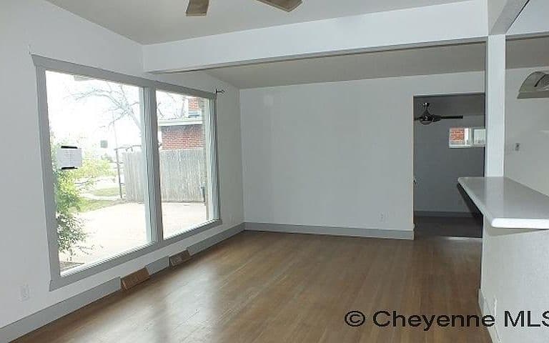 808 Windmill Rd photo 4