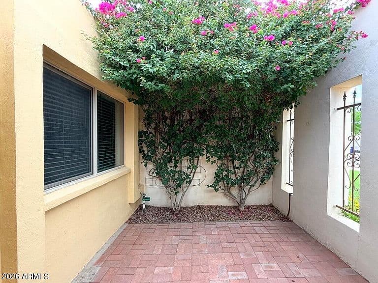 312 W LAGUNA Drive photo 2