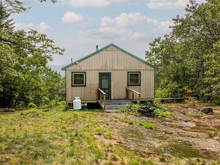 133 Earls Lane photo 3