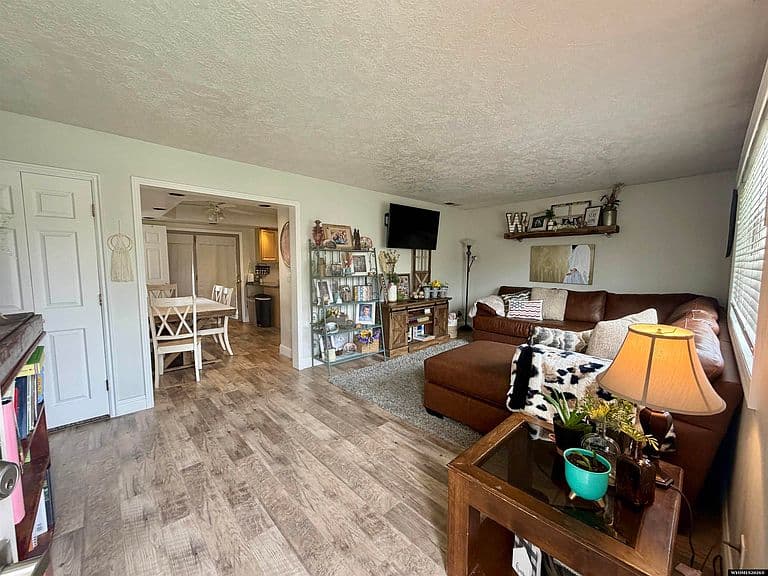 1805 Wyoming Dr photo 2