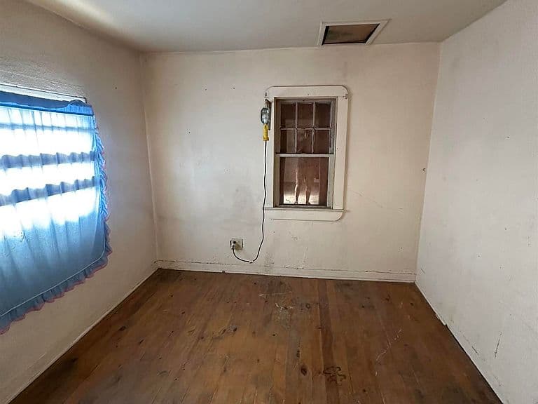338 Saint Cloud St photo 3