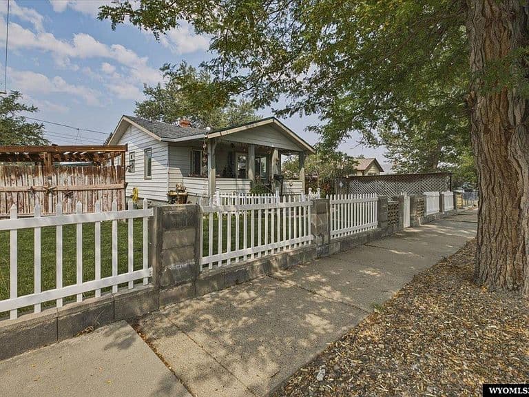 1342 S Cottonwood St photo 4