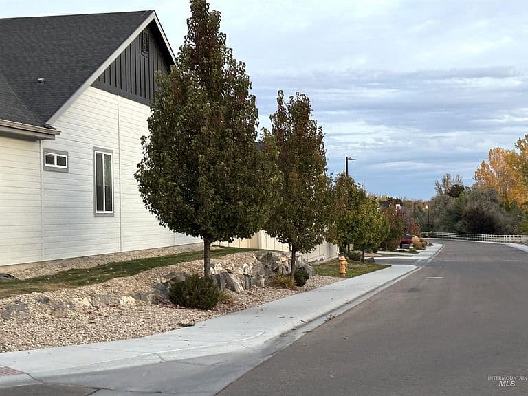 2794 E Gypsum St photo 3