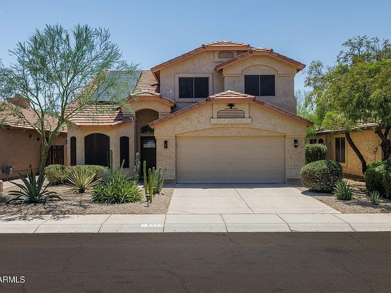 4323 E LONE CACTUS Drive photo 2