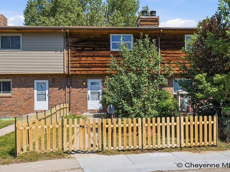 100 Clover Ct photo 1