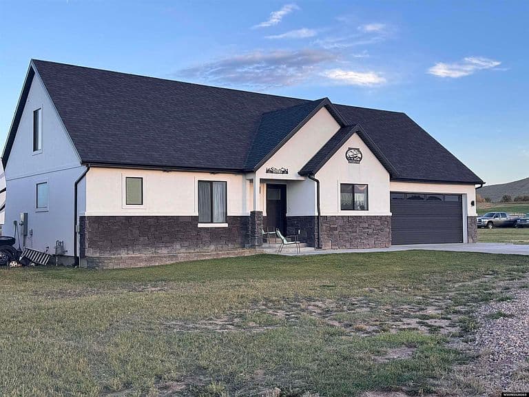 128 Kerri Way photo 1