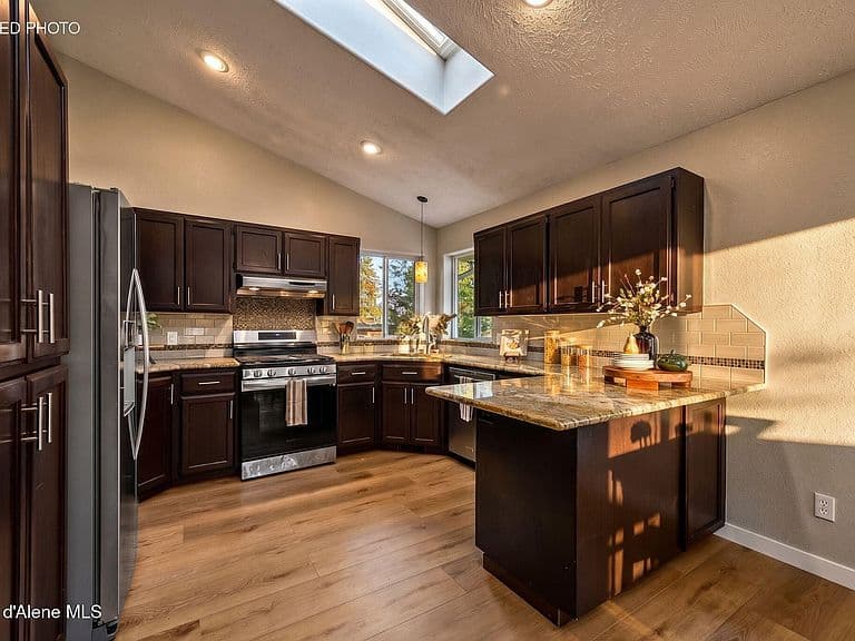 821 W Cheyenne Ave photo 2