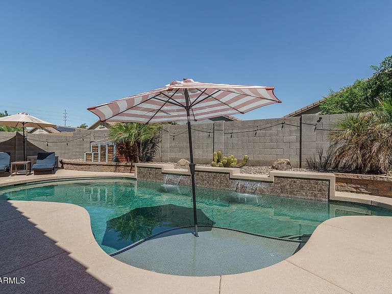 25852 W ELWOOD Street photo 3