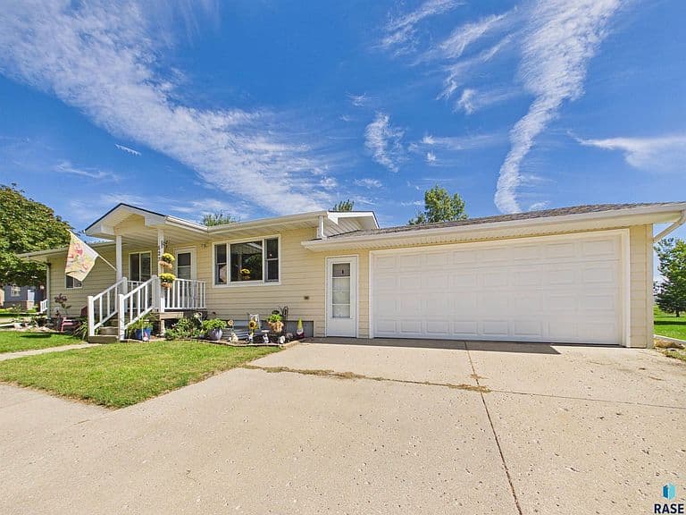 522 Cambridge Dr photo 2