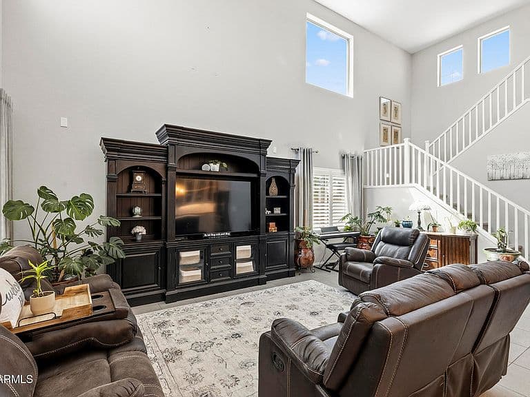 17327 W STRAIGHT ARROW Lane photo 4