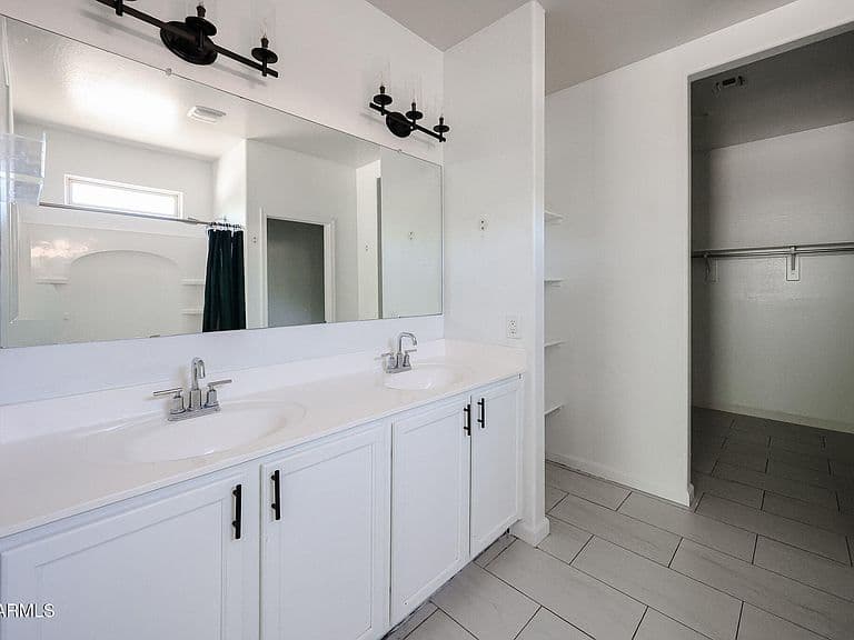 25640 W COLES Road photo 2