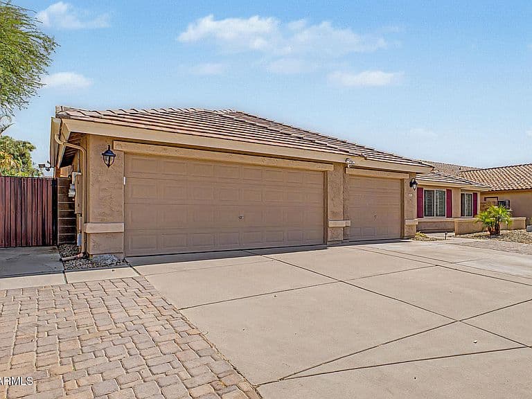 1127 E DUBLIN Street photo 5