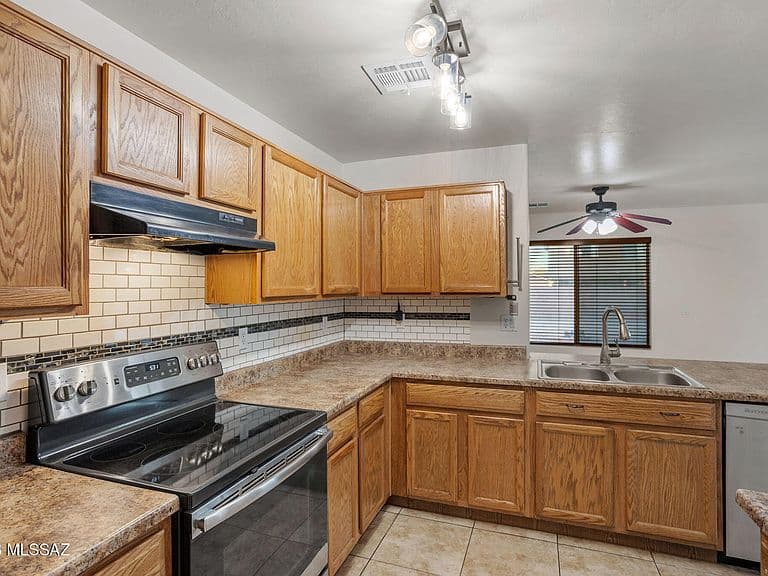 2067 W Silver Grass Pl photo 3