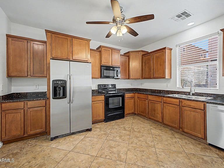 4282 E CARLA VISTA Drive photo 2
