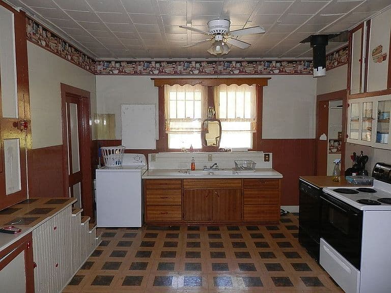58 Madison St photo 4