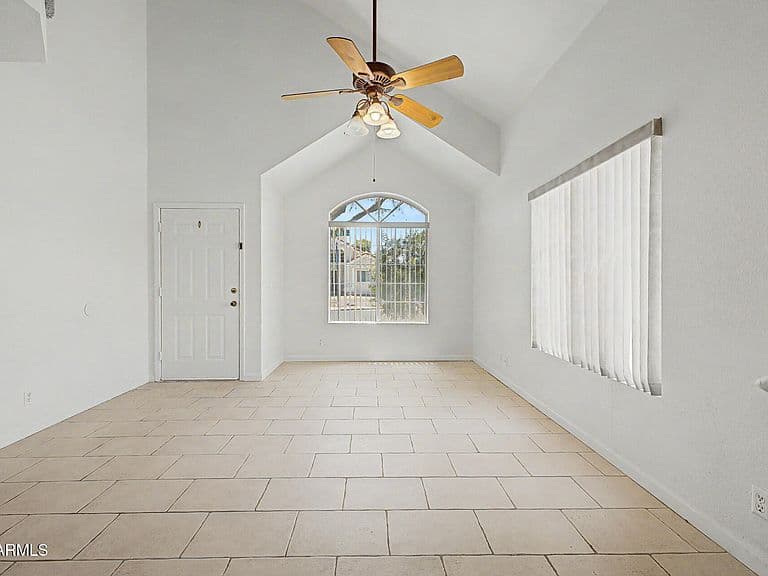 822 W BRADFORD Drive photo 4