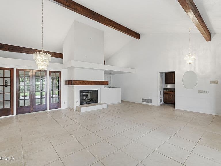 1204 E COMMODORE Place photo 4