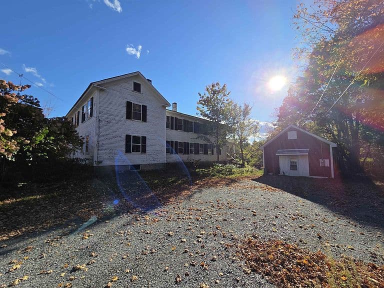 577 Canaan Street photo 2