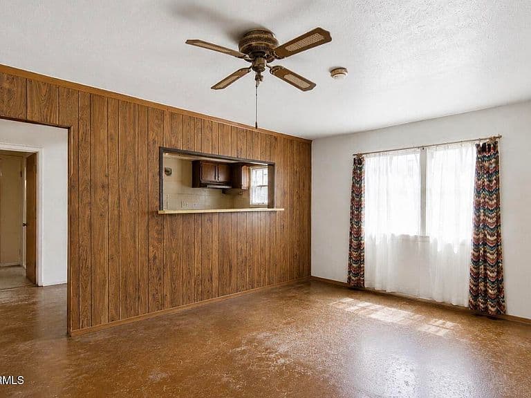 1808 E INDIANOLA Avenue photo 2
