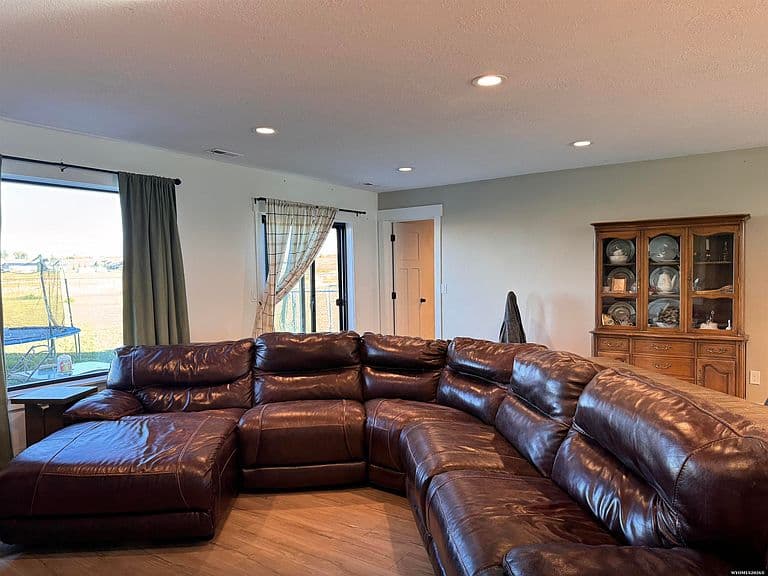 128 Kerri Way photo 4