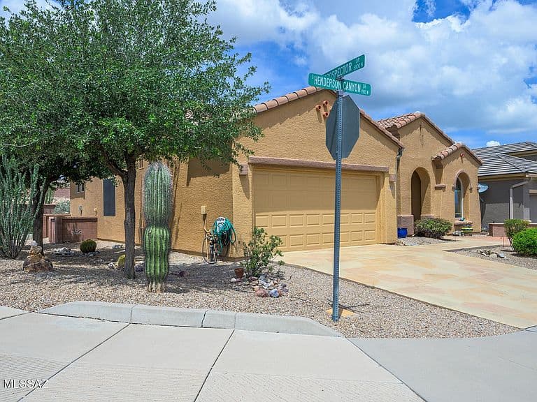 5815 S Henderson Canyon Dr photo 3