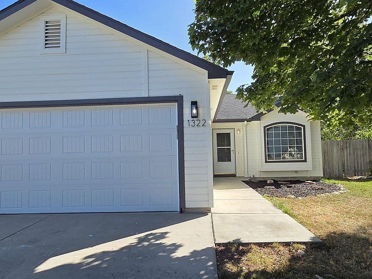 1322 N El Camino Ave photo 3