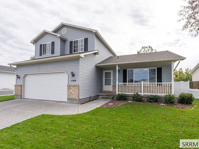 1144 Clarence Dr photo 4
