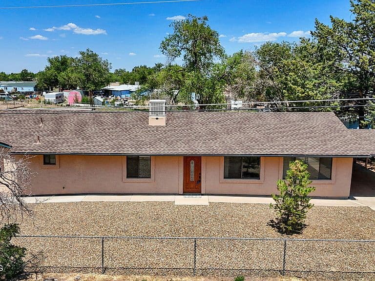 1120 Sierra Vista Dr photo 1