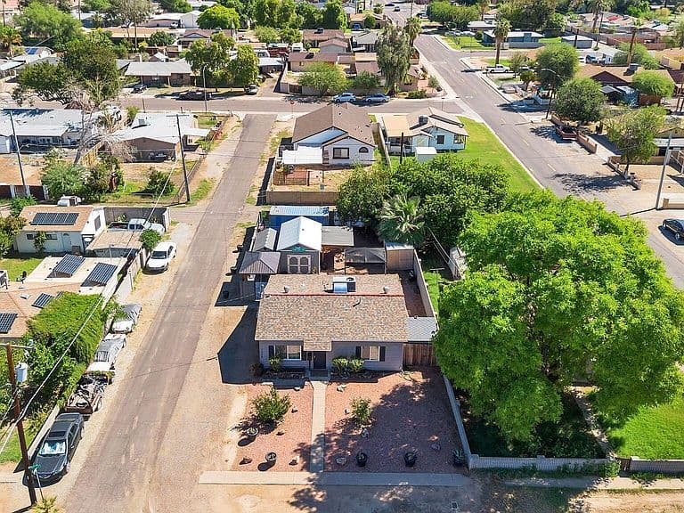 7505 N 60TH Avenue photo 3