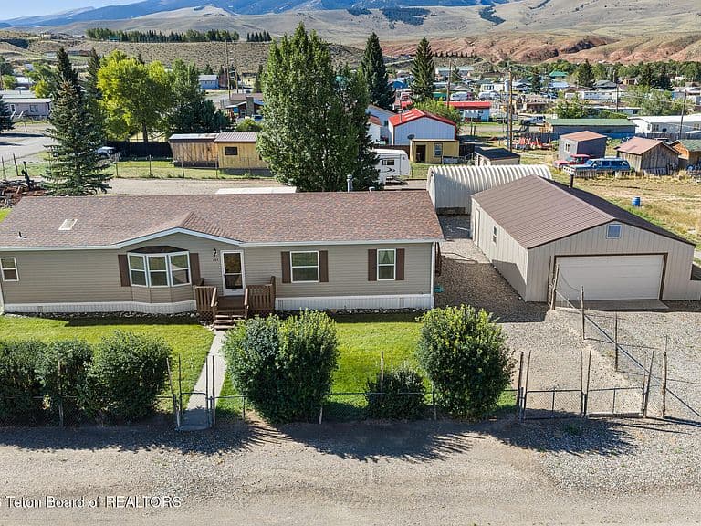 307 Hays Ln photo 2
