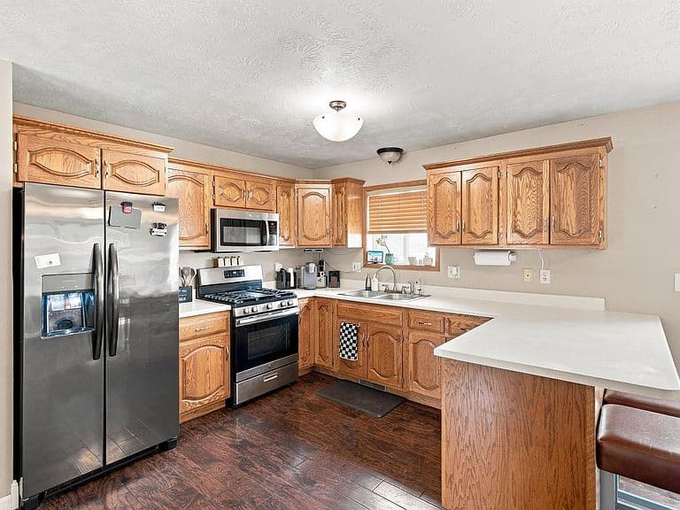 208 Jeanne Cir photo 4