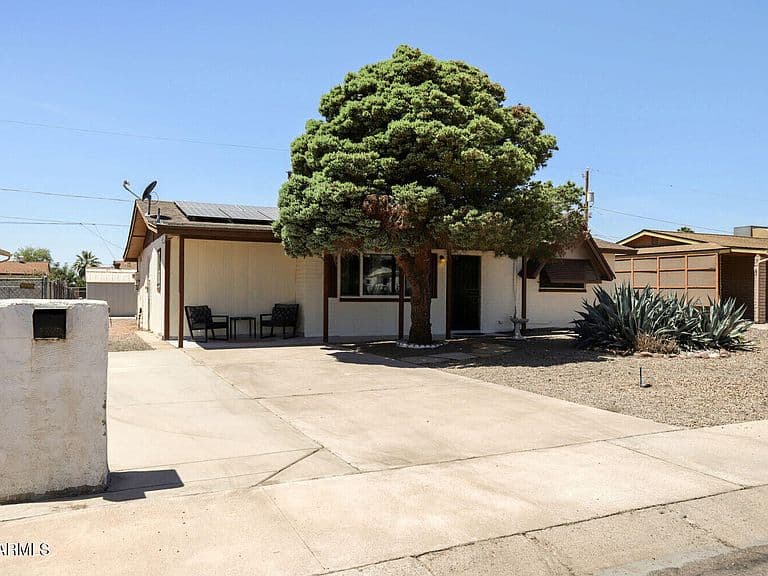 1220 S GRAND Drive photo 3