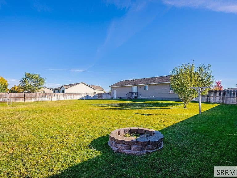 2985 Sagebrush Ave photo 4