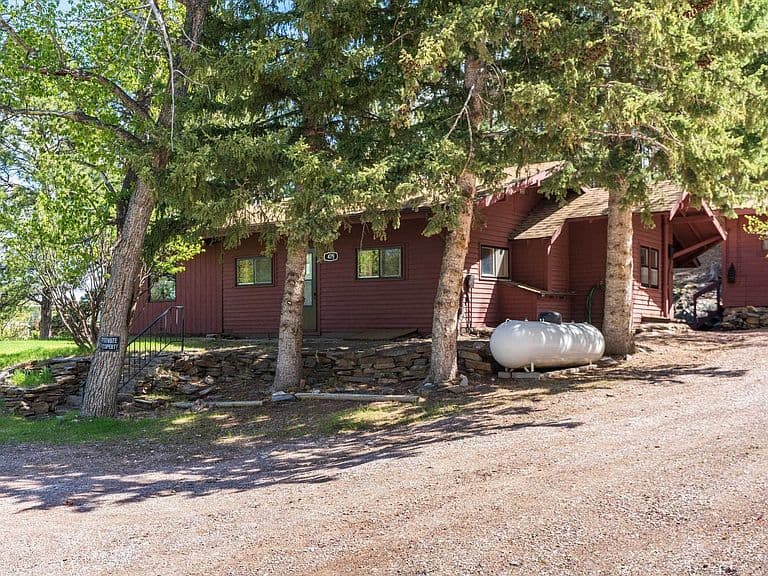 475 Gordon St photo 1