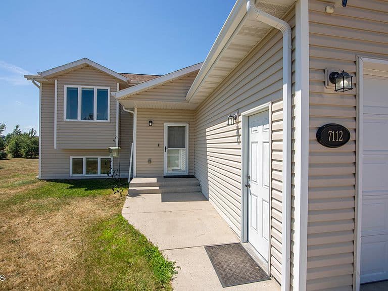 7112 Ashbury Cir photo 3