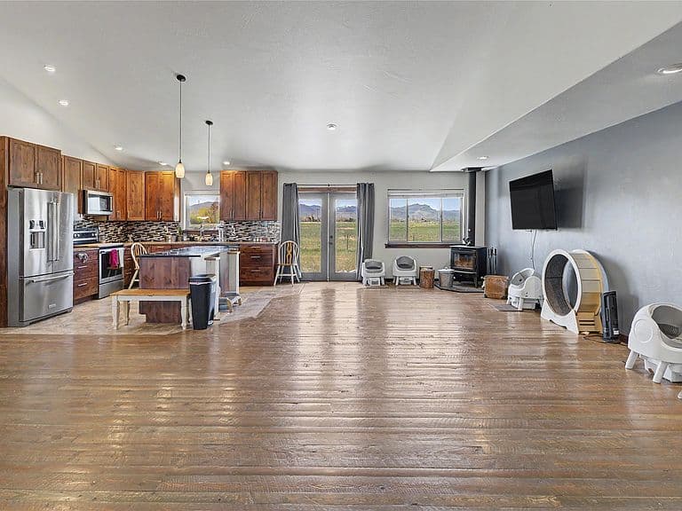 3768 Cupid Dr photo 4