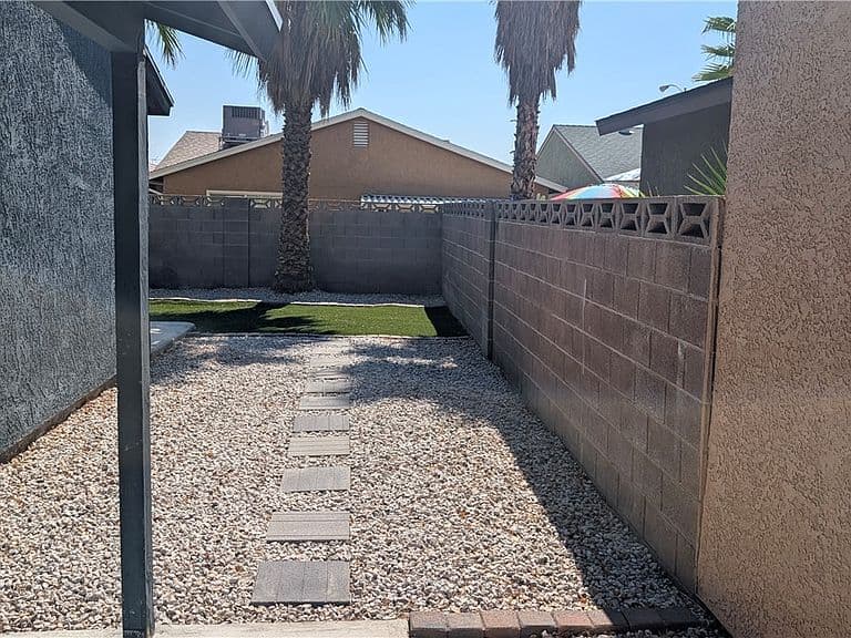 4640 Four Leaf Clover Dr photo 3