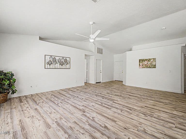 4069 S KIRBY Street photo 4