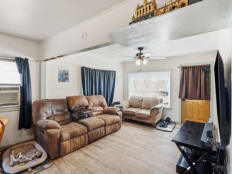 406 8th St photo 5