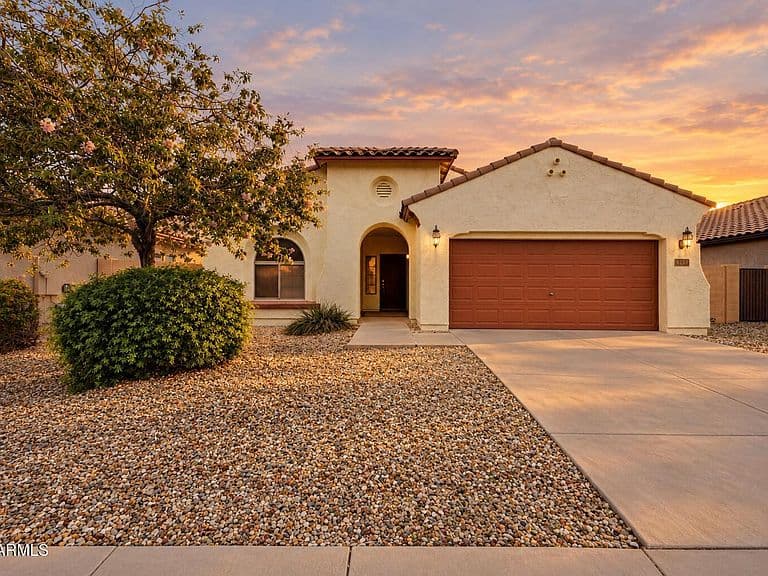 5752 W PEDRO Lane photo 1