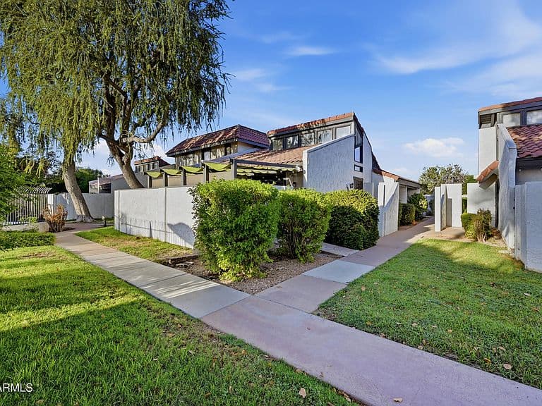2810 E GLENROSA Avenue #16 photo 4