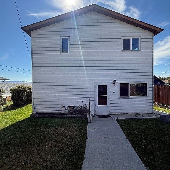 933 Zarelda St photo 2